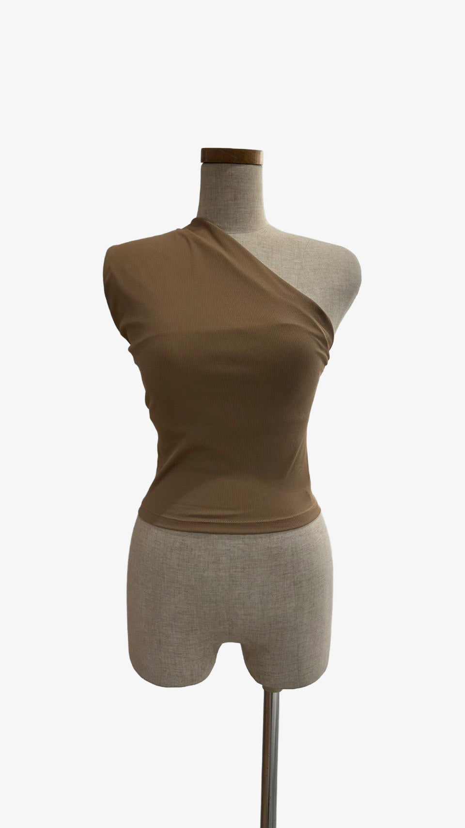 No.32 CUP IN HALF SIDE TOPS