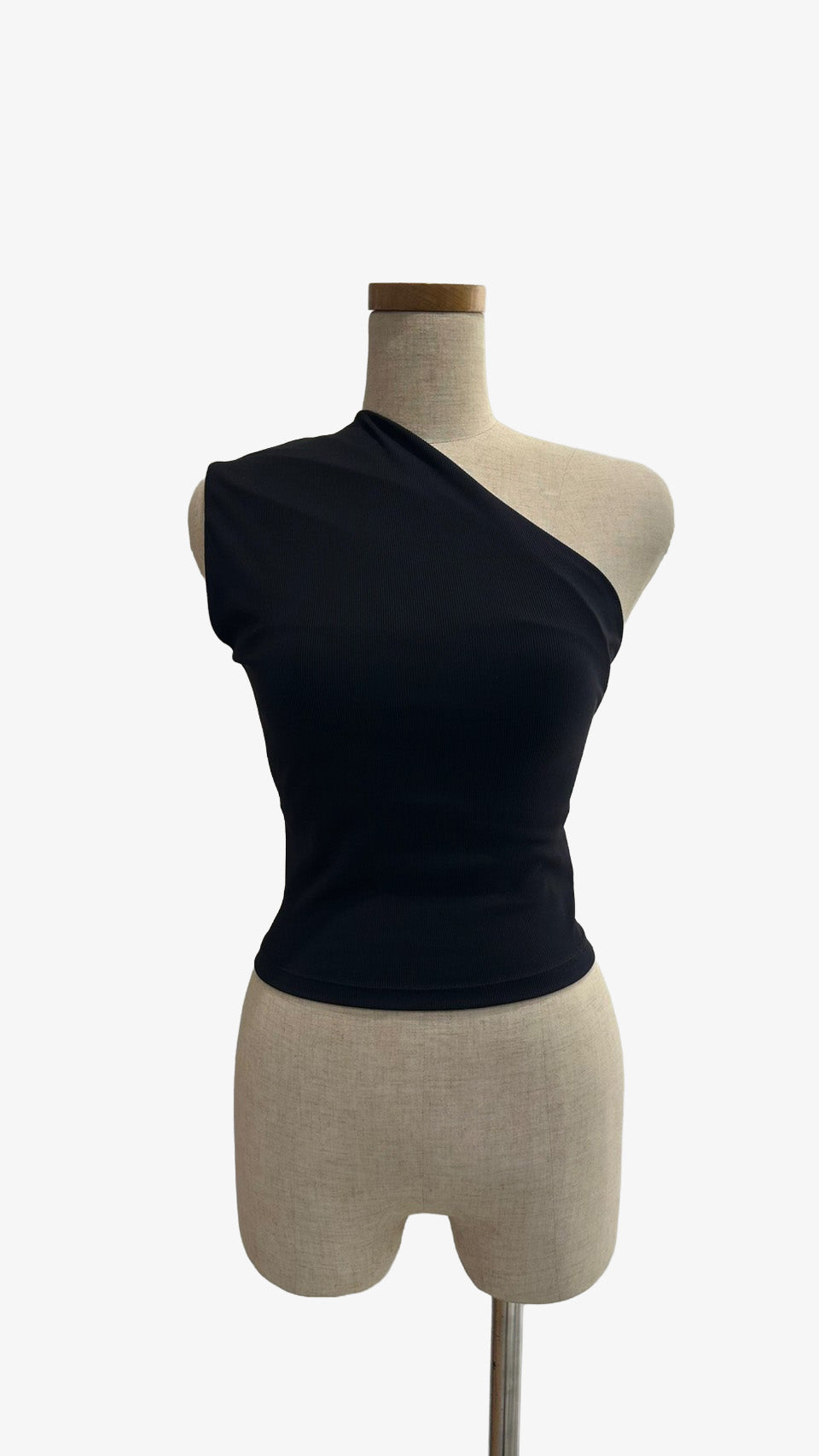 No.32 CUP IN HALF SIDE TOPS