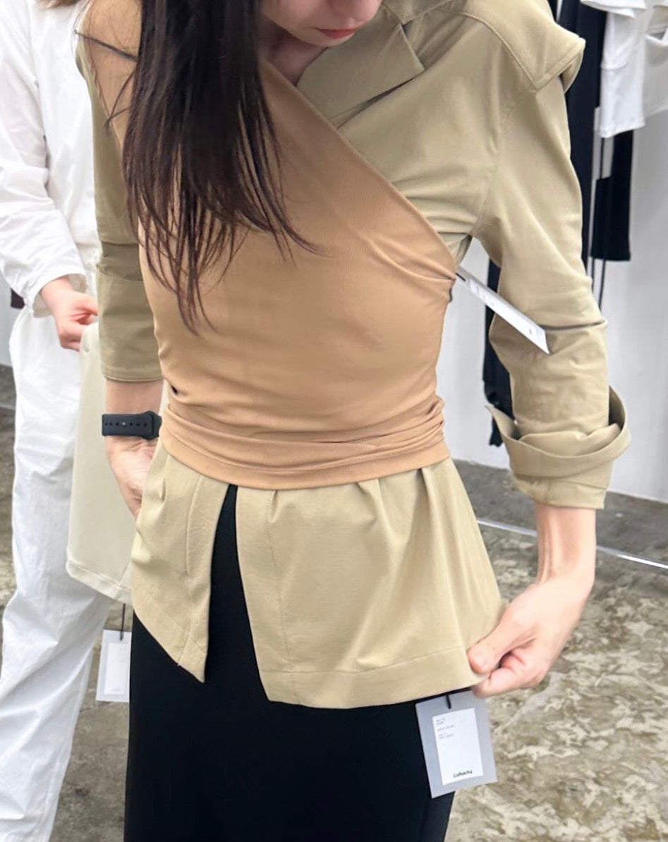 No.32 CUP IN HALF SIDE TOPS